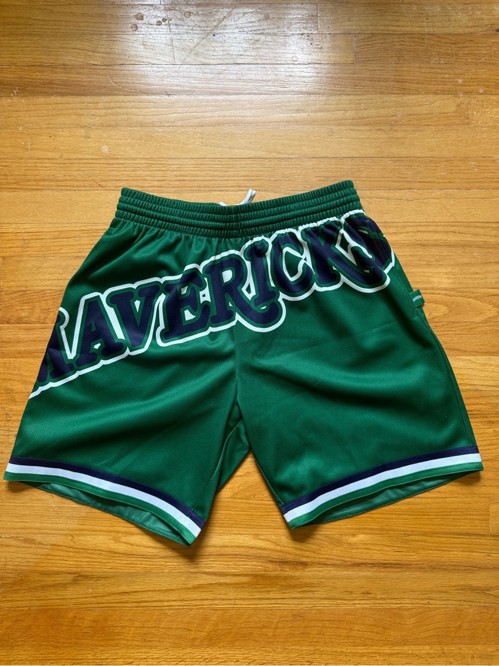 Men’s Mitchell & Ness Retro Dallas Mavericks shorts